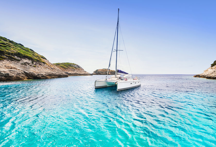 Escapade en catamaran : 4 conseils pour limiter votre empreinte écologique